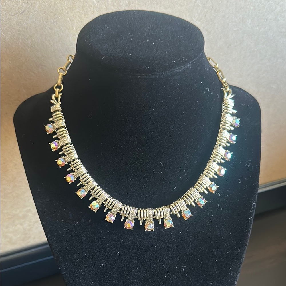 Vintage Gold Scalloped Necklace with Gemtones